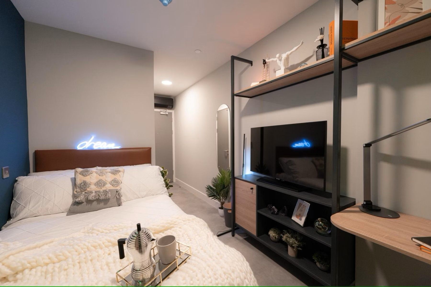 Classic Ensuite (4 Bed Flat)